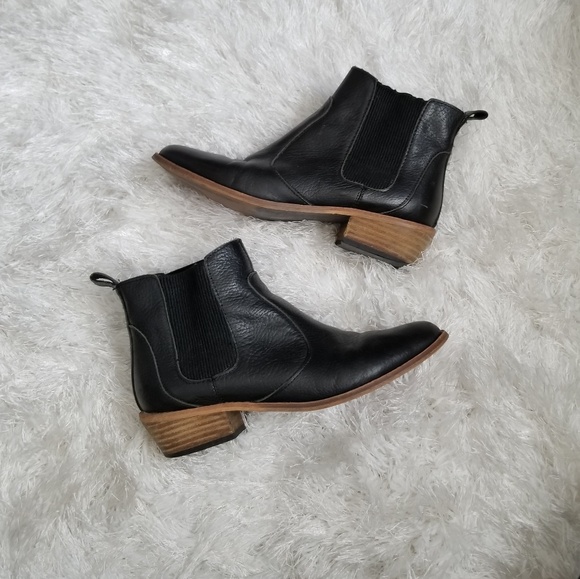 GAP Shoes - GAP Black Booties size 6